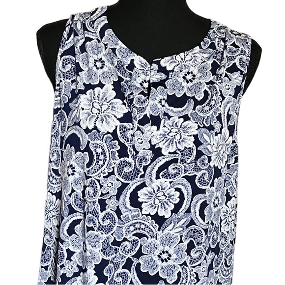 NWT 1X  Sleevless Flattering Pleated Top NWT - Picture 2 of 12